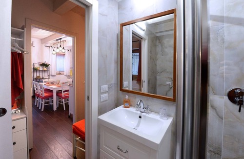 Montesicuro House | Lillac Cottage