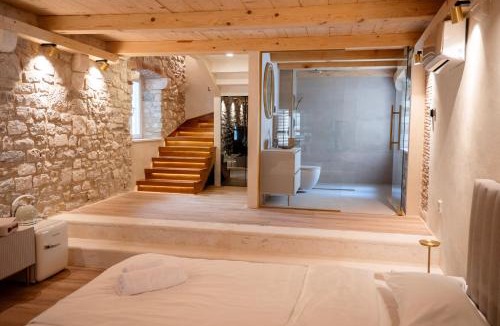 Old Town Bed & Breakfast | Lillium Heritage Luxury Suite Diocletian's Palace