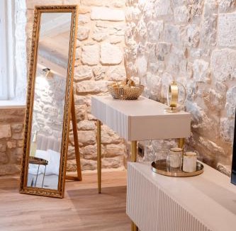 Old Town Bed & Breakfast | Lillium Heritage Luxury Suite Diocletian's Palace