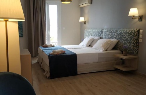 Vouliagmeni Apartment | Lilly Apartments