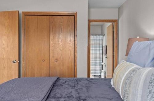 Black Wolf House | Lilly Lakeside Tri-Level Escape Near Lake Winnebago