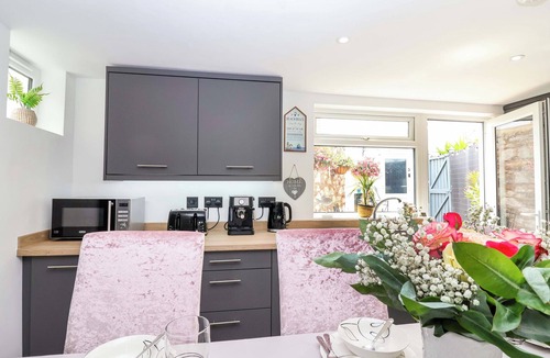Dawlish House | LILLY'S COTTAGE, family friendly, with a garden in Dawlish