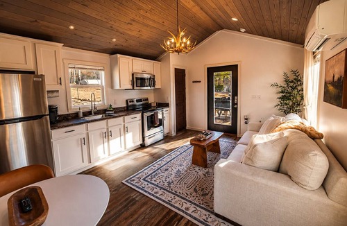 Tracy City Cabin | Lillypad Cove at The Retreat at Water's Edge