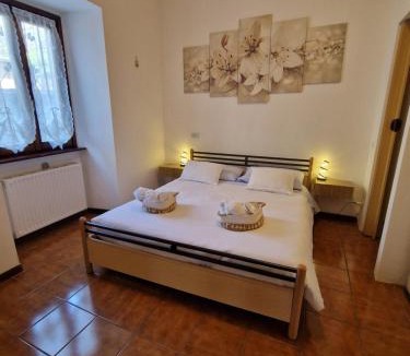 Como House | Lily Loggiadeifiori with private Patio near station, bus and swiss boarder