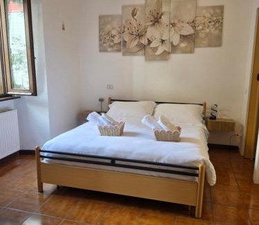 Como House | Lily Loggiadeifiori with private Patio near station, bus and swiss boarder