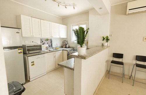 Taqseem Laselky Apartment | Lily Mint Retreat Inviting 3BR Apartment