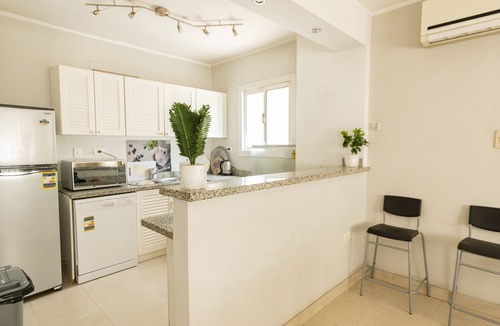 Taqseem Laselky Apartment | Lily Mint Retreat Inviting 3BR Apartment