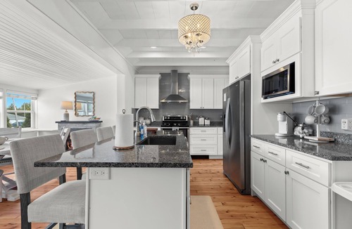 Lake Orion House | Lily of the Valley Cottage ~ Cozy Lake Orion Gem