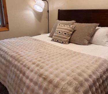 Yosemite West Ski Chalet | Lily of the Valley - Yosemite Reservations, AC, Forest View and WiFi