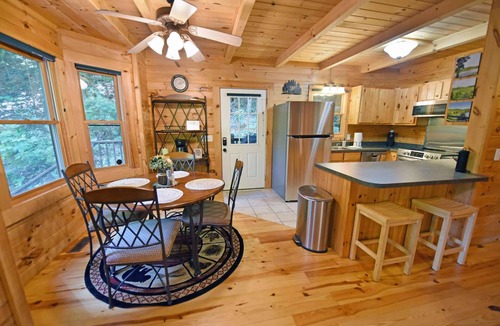 Blairsville Cabin | Lily's Mountain Lodge nestled next to the Chattahoochee National Forest