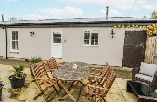 Black Bourton House | Lily Stables