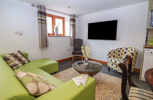Clyst St Mary Cottage | LIME COTTAGE, family friendly, with a garden in Aylesbeare