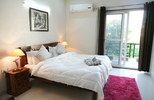 Gurugram Apartment | Lime Tree Luxurious 3BHK Serviced Apartment Near Medanta