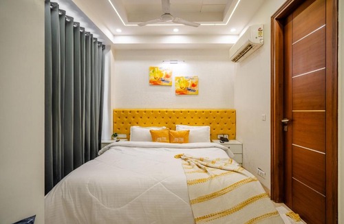 Sector 51 Hotel | Lime Tree Luxury Studio - Service Apartment Near Artemis Hospital ,Gurgaon
