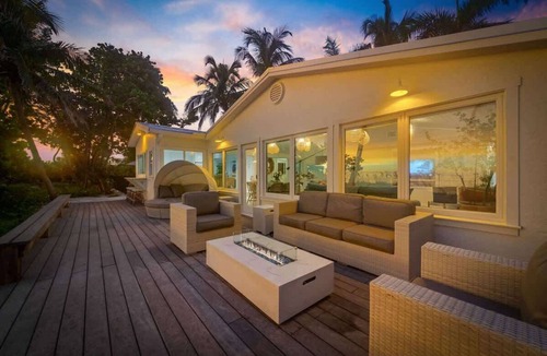 Holmes Beach House | Limefish Luxury | Gulf-Front | Pool | Iconic Sunsets