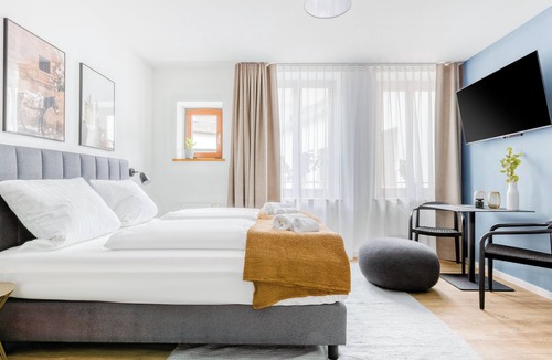 Innenstadt - Sankt Ulrich-Dom Hotel | Limehome Augsburg Annastraße