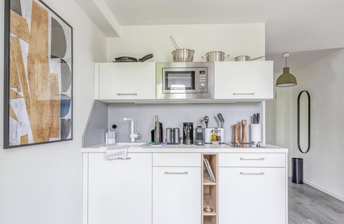 Munchen District Apartment | limehome Garching Bürgermeister-Amon-Str. |Suite M
