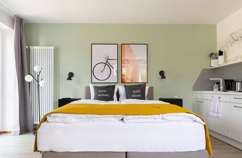 Munchen District Apartment | limehome Garching | Suite S + balcony (28+ nights)