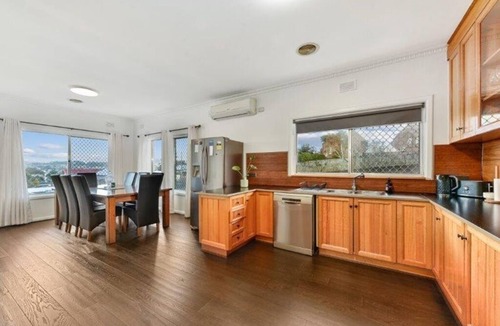 Mount Gambier House | Limestone Charm – Bright & Spacious 4-Bedroom Home, Just 2km from Blue Lake,