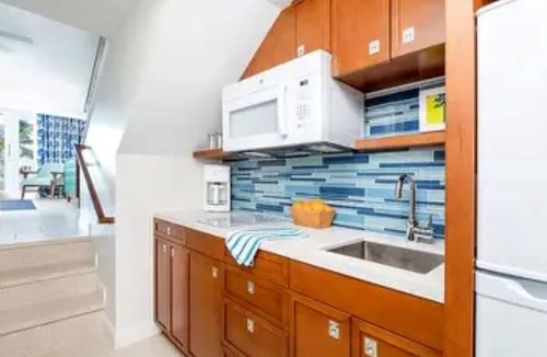 Estate Frenchman Bay Apartment | Limetree Beach Resort Sleep 4 Loft Suite w/kitchenette, balcony w/seating/table