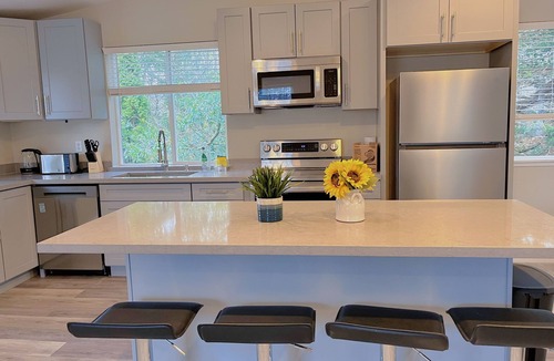 Tanner House | Limited Time 20% Off/MTN View/Modern PNW Getaway