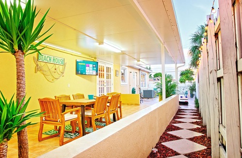 Southwest House | Limited time deal! TIKI HUT + POOL 4 BR Coastal Cottage- Dream Vacation