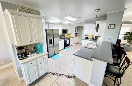 Weeki Wachee Gardens House | Limited-Time Discount at Paddle Paradise: Jacuzzi, Kayaks & Sauna