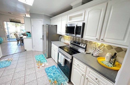 Weeki Wachee Gardens House | Limited-Time Discount at Paddle Paradise: Jacuzzi, Kayaks & Sauna