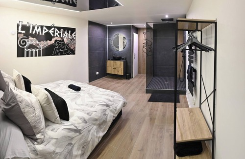Sainte-Suzanne Apartment | Limperiale Room Jacuzzi
