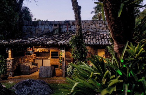 Feiticeira House | Linda Casa Colonial 100 mts da Praia da Feiticeira