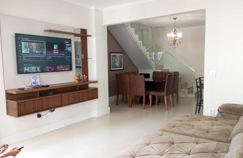 Castelo Branco House | Linda Cobertura duplex compartilhada a duas quadras do mar