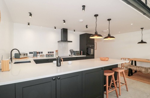 Wincanton Cottage | LINDEN BARN, pet friendly, luxury holiday cottage in Wincanton