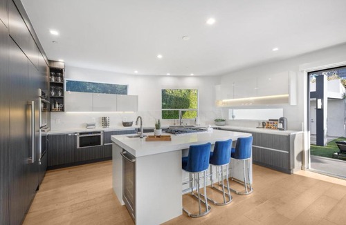 Carthay Circle Apartment | Lindenhurst