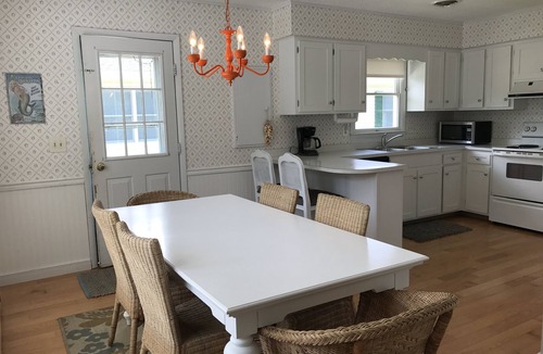 Country Club Estates Cottage | LINENS INCLUDED!*. REHOBOTH BEACH SOUTH Country Club Estates. Enjoy your vacation in this sunny and bright 3 BR 2 BA beach cottage. PET FRIENDLY