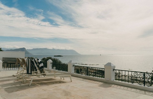 Simon's Town House | Links Crescent | Contemporary Coastal Sanctuary