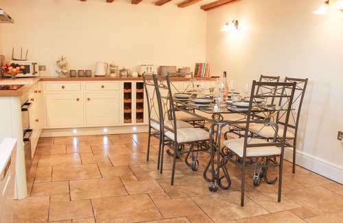 Bishops Castle Cottage | LINLEY LANE COTTAGE, pet friendly, with a garden in Bishop's Castle