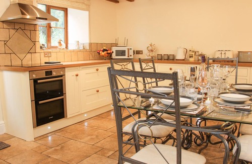 Bishops Castle Cottage | LINLEY LANE COTTAGE, pet friendly, with a garden in Bishop's Castle