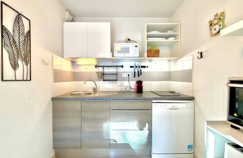 Calvisson Apartment | L’Instant Douceur, 2 guests, Pool in Calvisson