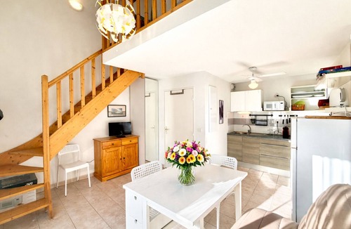 Calvisson Apartment | L’Instant Douceur, 2 guests, Pool in Calvisson