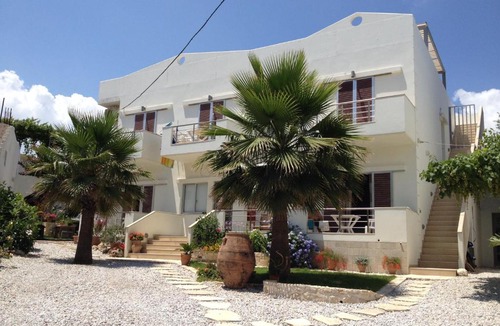 Kalyves Apartment | Lion-Suites
