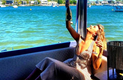 Noosa Heads Apartment | Liquid Spirit Noosaville houseboat " EXPERIENCE MORE "