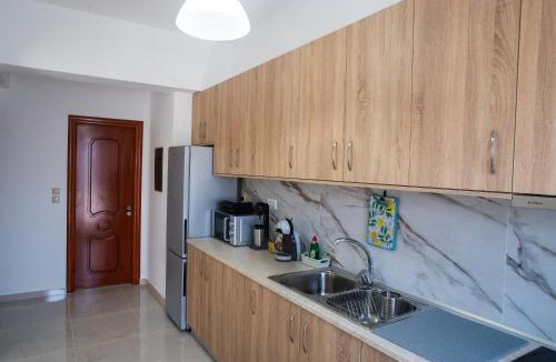 Petaloudes Apartment | LiRa