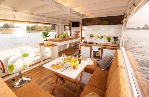 Priepert Boat Rental | Lisa Boot 1
