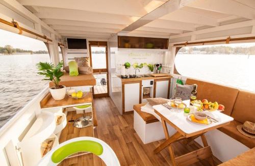 Priepert Boat Rental | Lisa Boot 2