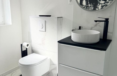 Quartier Grammont Apartment | Literie d'exception, luxe calme et confort