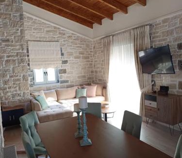 Houdetsi Villa | Lithic Oikos