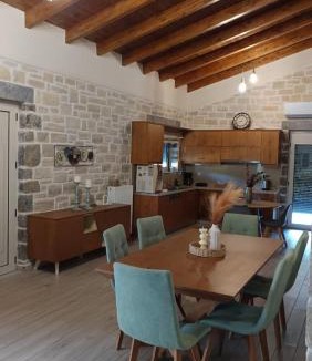Houdetsi Villa | Lithic Oikos