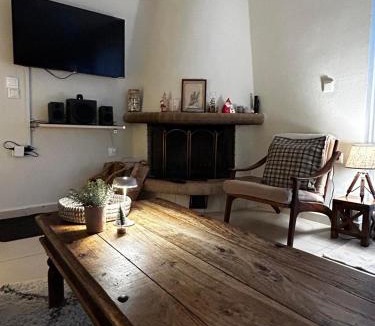 Oropos House | Lithos