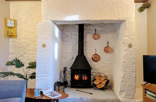 Penryn House | Little Avalon, a traditional Cornish cottage for couples with modern comforts