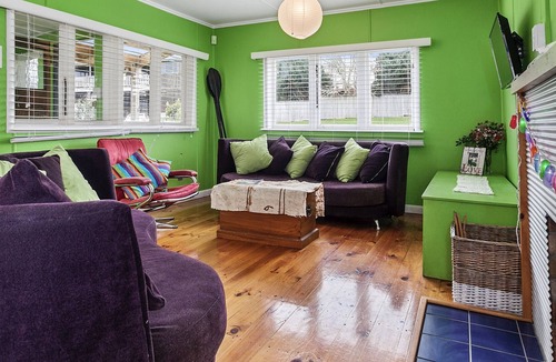 Raglan Cottage | Little Bach Escape - Raglan Bach